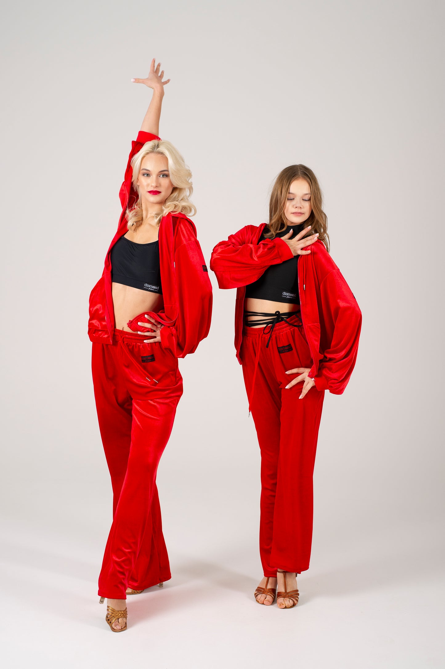 Велюровый костюм для повседневной носки и тренировок Diamond Fashion