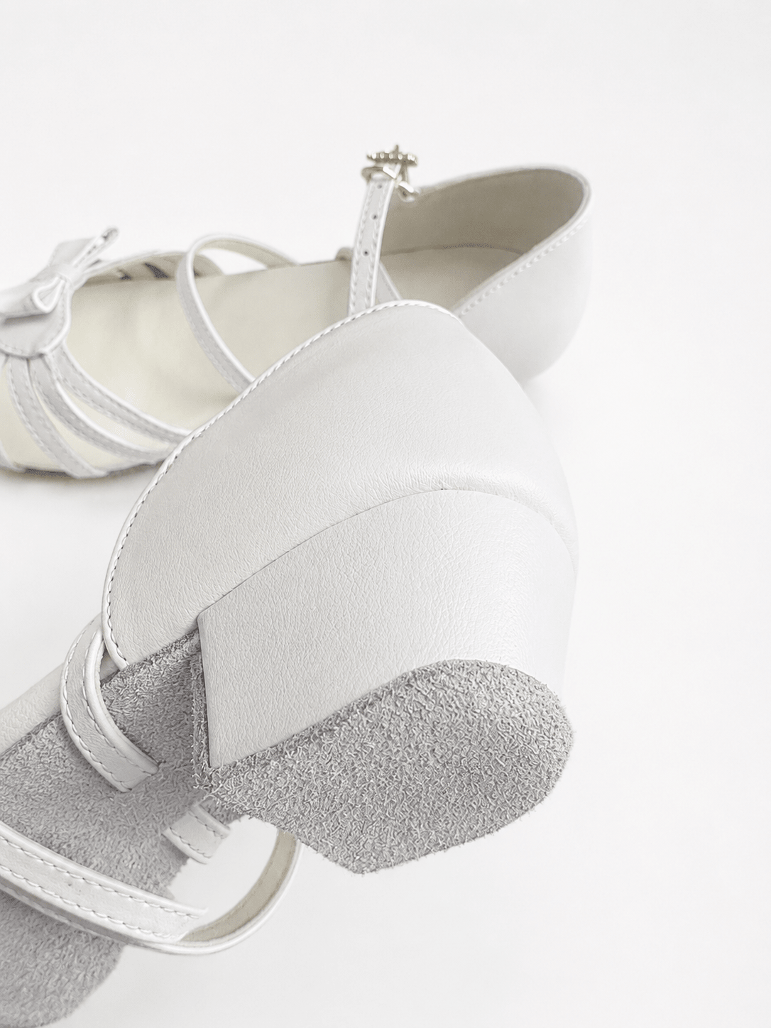 White Low Heel Dance Shoes with Bow Ballroom & Latin Practice & Competition sporta deju apģērbs – Kids’ Latin Ballroom Dance Shoes | Diamond Fashion SIA