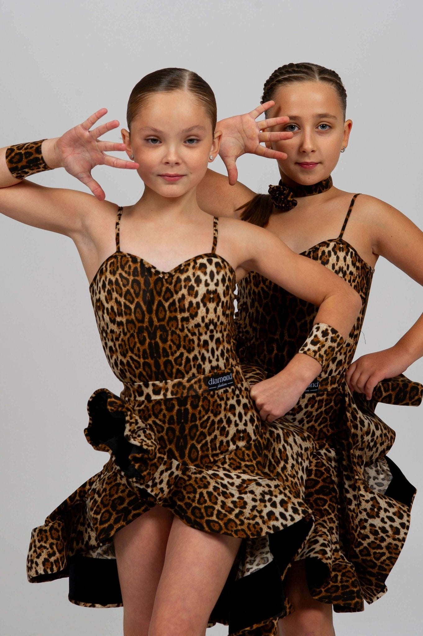 Latin Dance Bodysuit – Sleek Elegance and Perfect Fit Saadaval värvid: must, punane, beež, Leopard 220 sporta deju apģērbs – body | Diamond Fashion SIA