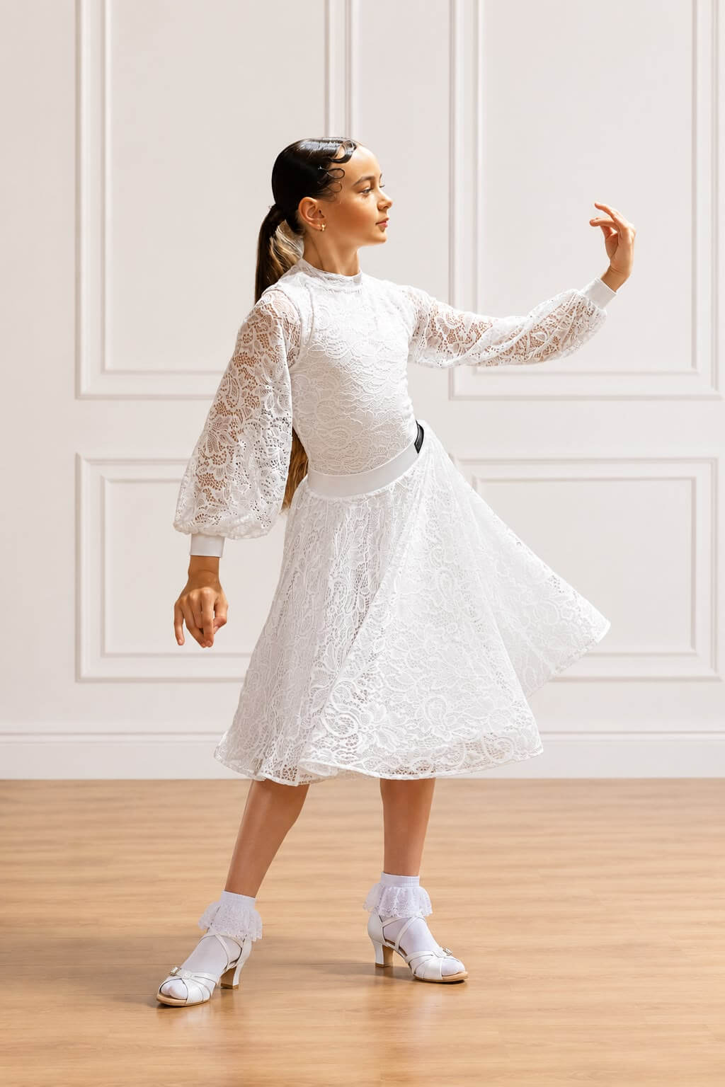 Premium Juvenile Ballroom & Latin Lace Competition Dress | White | Diamond Fashion sporta deju apģērbs – competition SETs | Diamond Fashion SIA