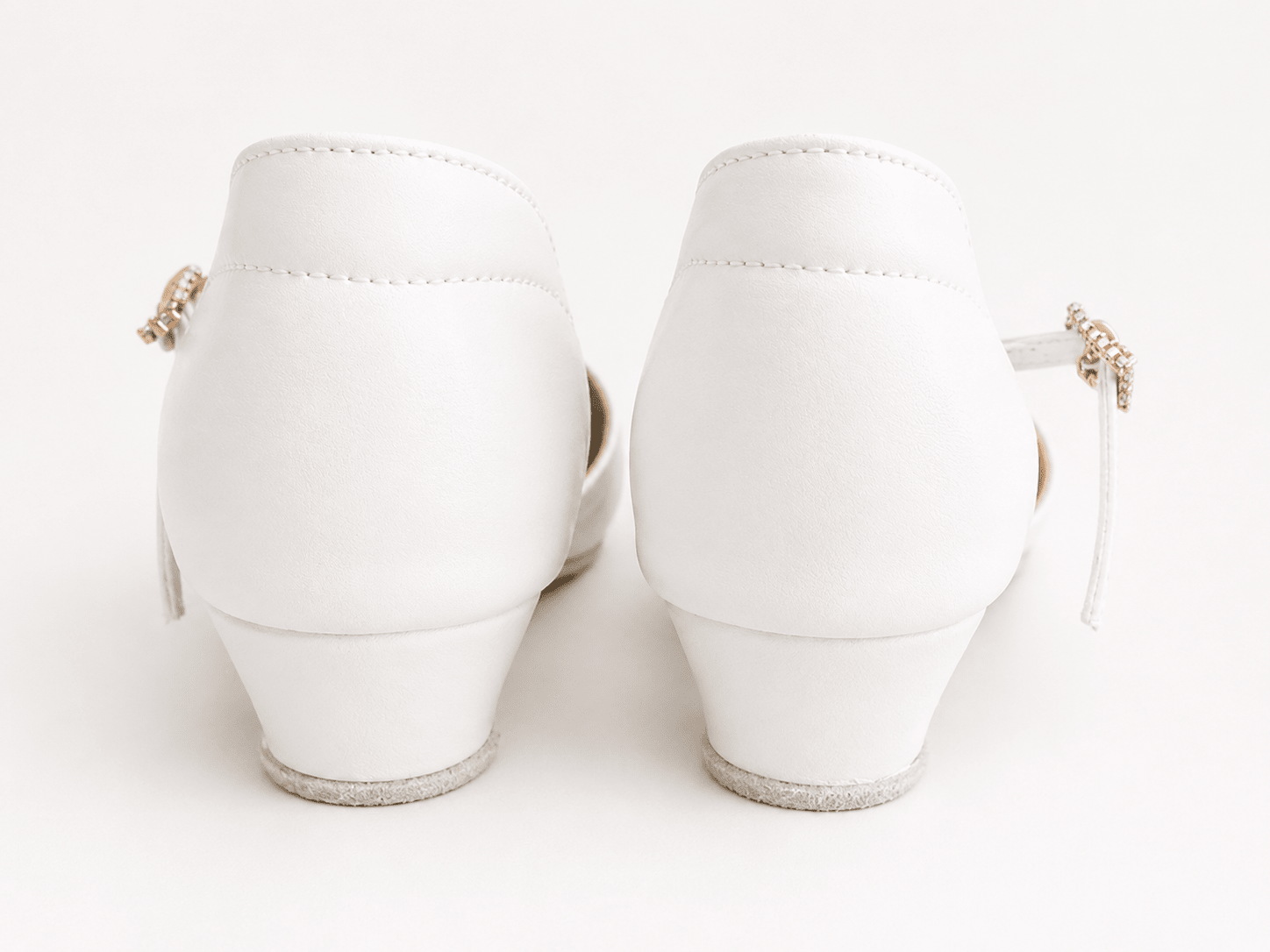 White Low Heel Ballroom Dance Shoes with Adjustable Width | Juvenile Competition Shoes sporta deju apģērbs – Kids’ Latin Ballroom Dance Shoes | Diamond Fashion SIA