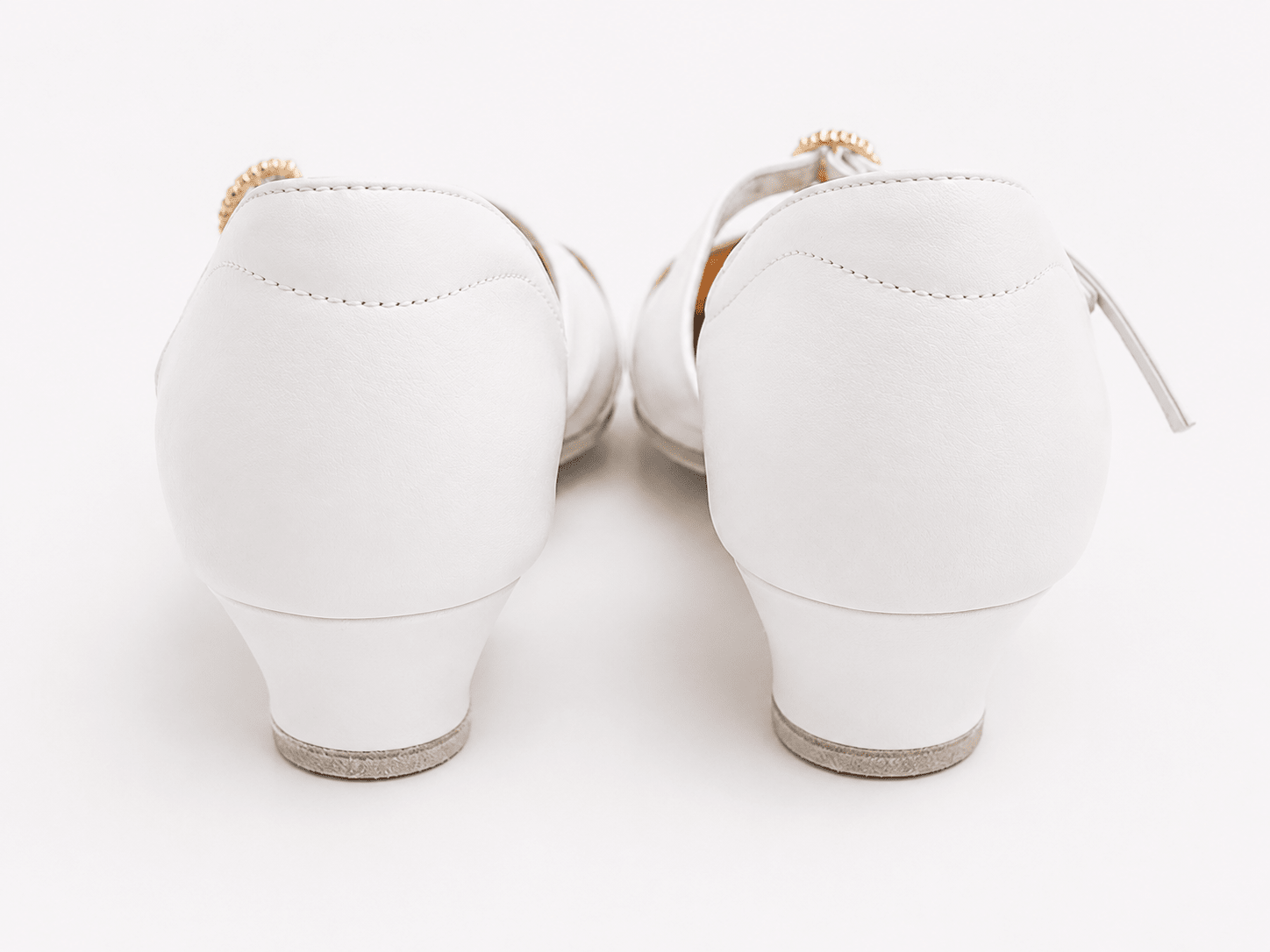 White Low Heel Ballroom Dance Shoes with Dual Adjustable Width | Juvenile Competition Shoes sporta deju apģērbs – Kids’ Latin Ballroom Dance Shoes | Diamond Fashion SIA