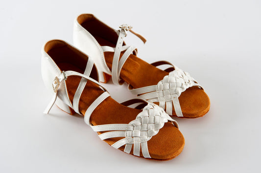 White Low Heel Dance Shoes Ballroom & Latin Practice Competition 101 sporta deju apģērbs – Kids’ Latin Ballroom Dance Shoes | Diamond Fashion SIA